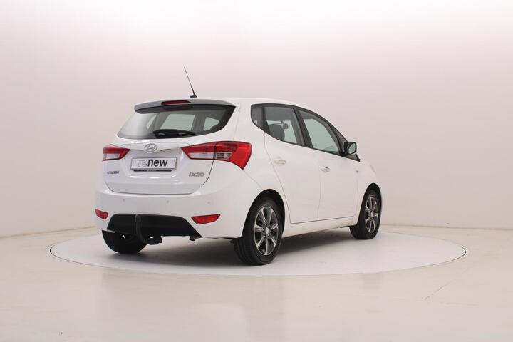 Outside ix20 Diesel  Polar White