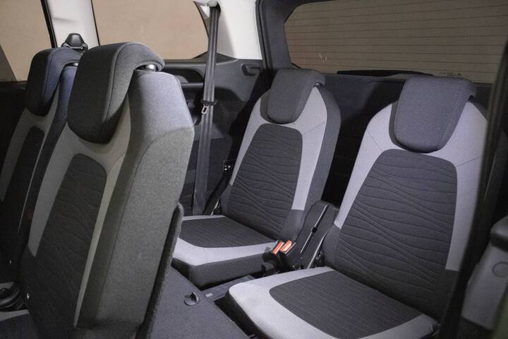 Inside C4 Grand Picasso Diesel  Blanco Banquise