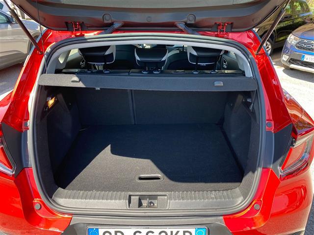 RENAULT Captur 02640974_VO38043366