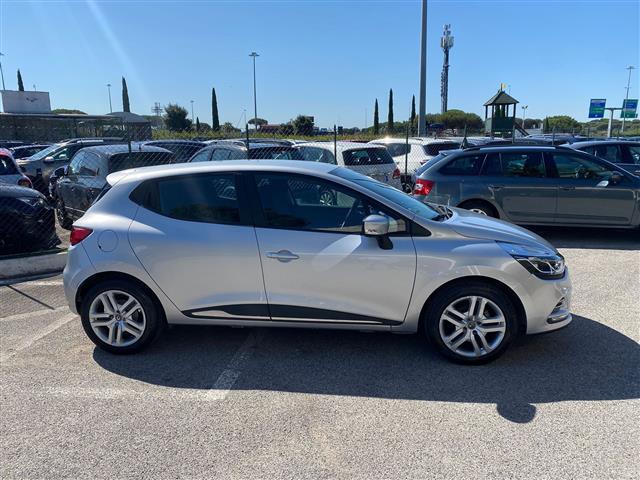 RENAULT Clio 02640352_VO38043366