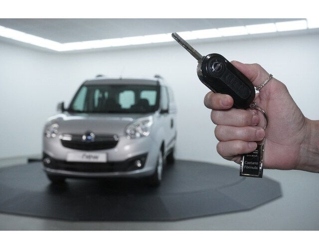 Inside Combo Combi Diesel  Plata