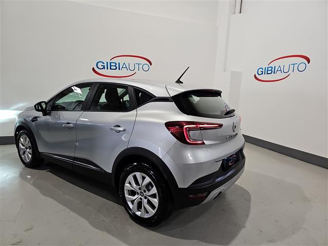 RENAULT Captur 02411769_VO38013170