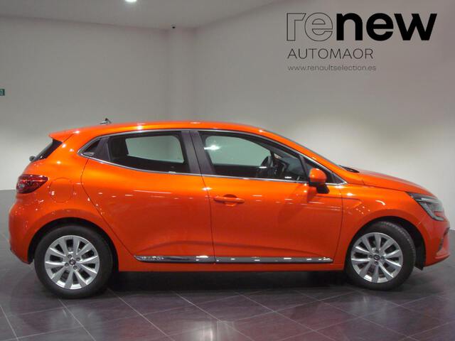 Outside Clio  NARANJA
