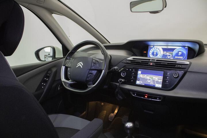 Inside C4 Grand Picasso Diesel  Blanco Banquise