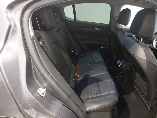 Inside Stelvio Diesel  Gris Silverstone