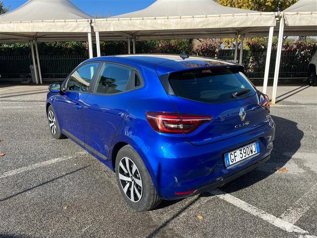 RENAULT Clio 02640766_VO38043366