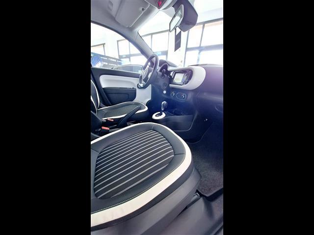 RENAULT Twingo 00811608_VO38013074