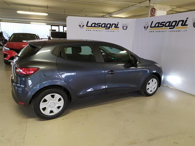 RENAULT Clio 00008160_VO38013330