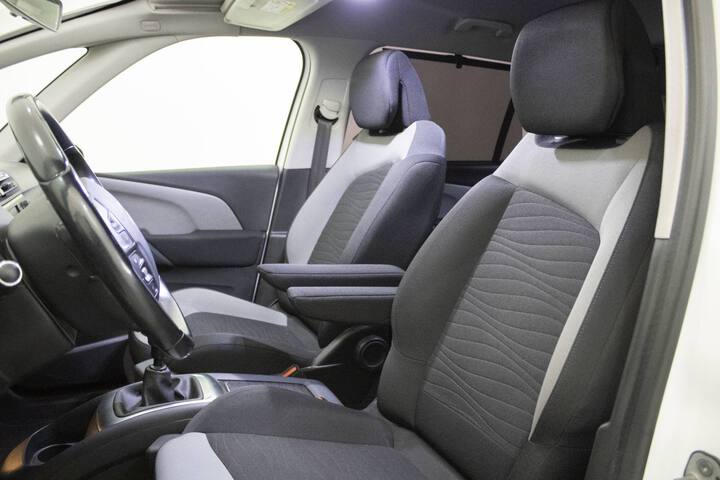 Inside C4 Grand Picasso Diesel  Blanco Banquise