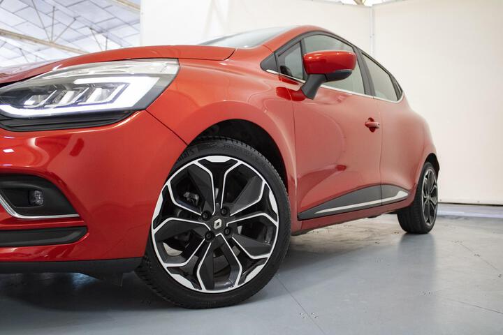 Outside Clio Diesel  Rojo Deseo