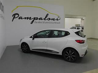 RENAULT Clio 02395065_VO38043894