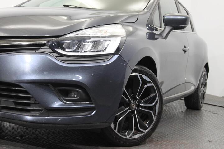 Inside Clio Sport Tourer  Gris Titanium