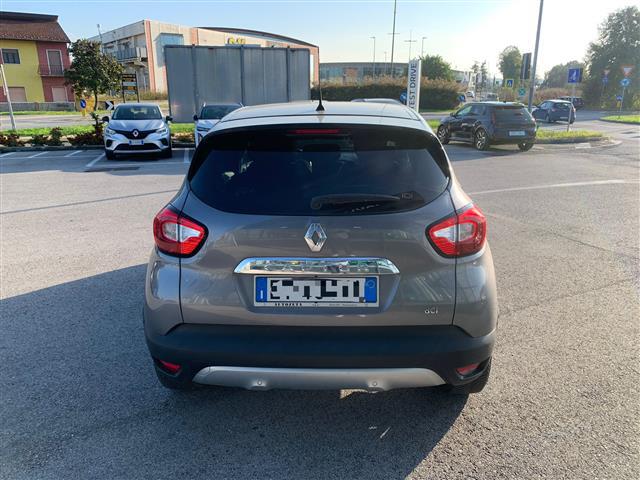 RENAULT Captur 02480147_VO38013041