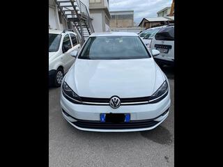 VOLKSWAGEN - Golf