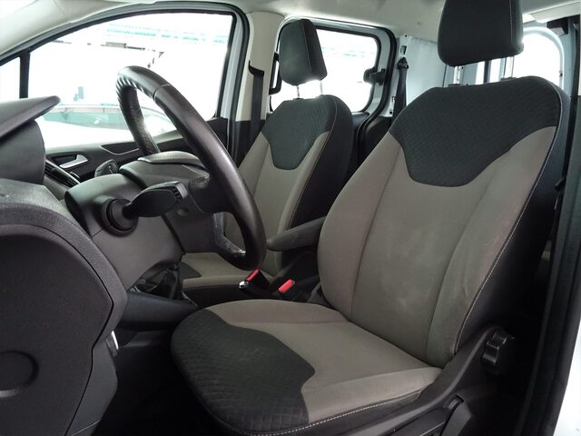 Inside Transit Courier Kombi Diesel  Blanco