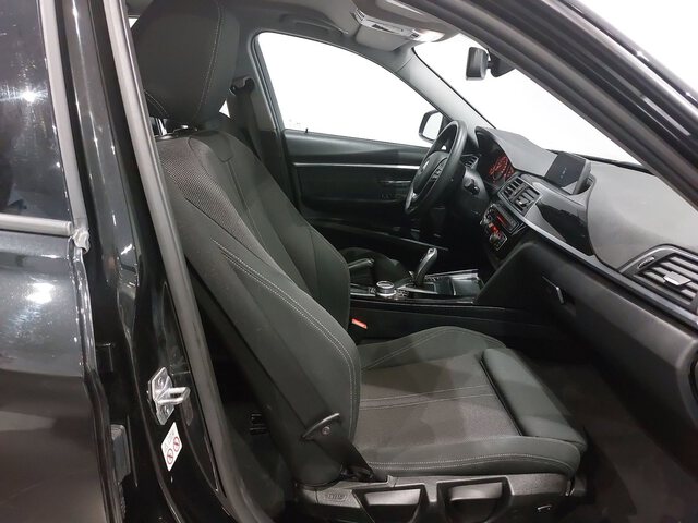 Inside Serie 3 F30 Diesel  Saphirschwarz