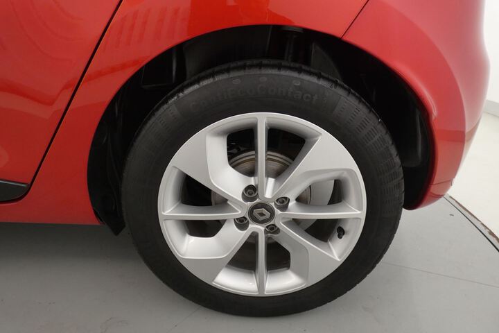 Outside Clio  Rojo Deseo
