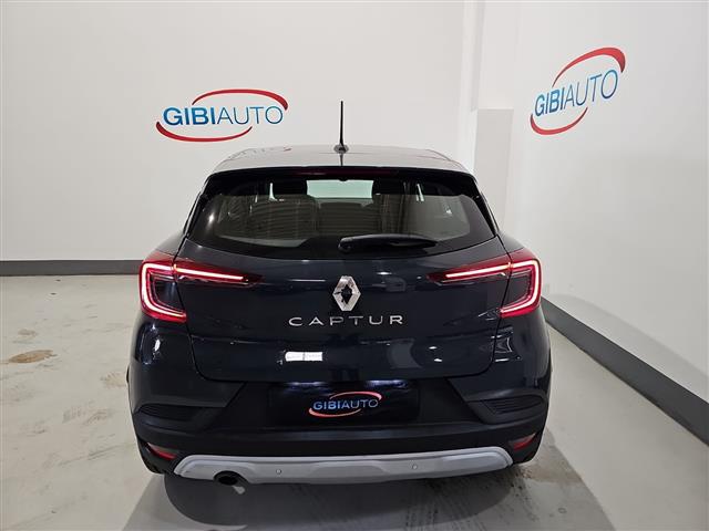 RENAULT Captur 02415978_VO38013170