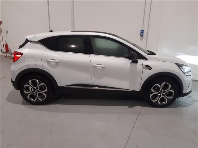 RENAULT Captur 02490322_VO38013041