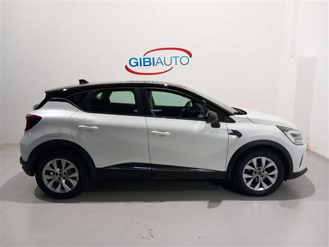 RENAULT Captur 02416075_VO38013170