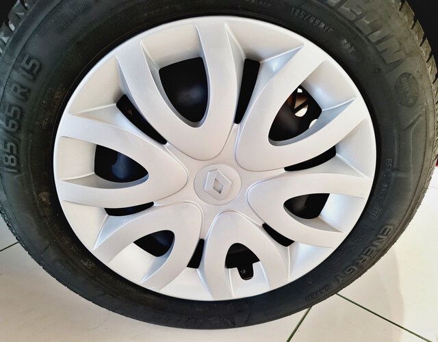 Outside Clio Diesel  Rojo Deseo