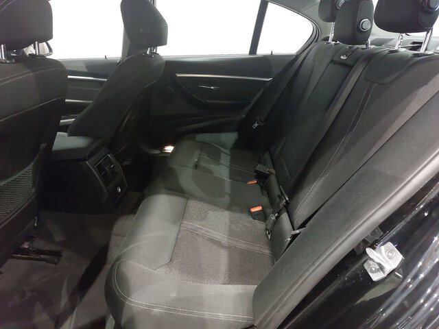 Inside Serie 3 F30 Diesel  Saphirschwarz
