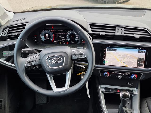 AUDI Q3 II 2018 00187932_VO38023507