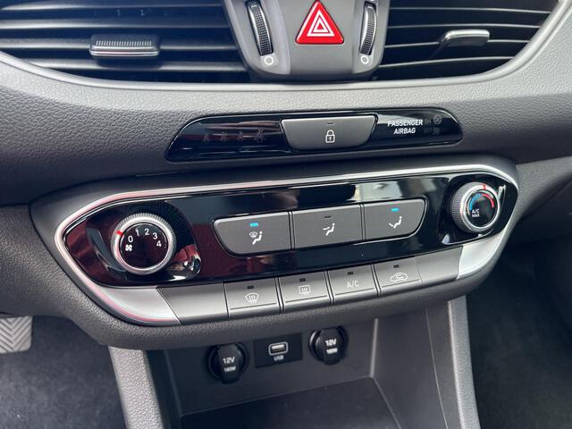 Außenausstattung i30 PHANTOM BLACK MET.   schwarz