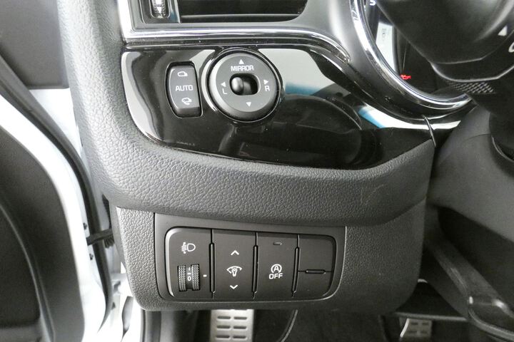 Inside Ceed  Cassa White