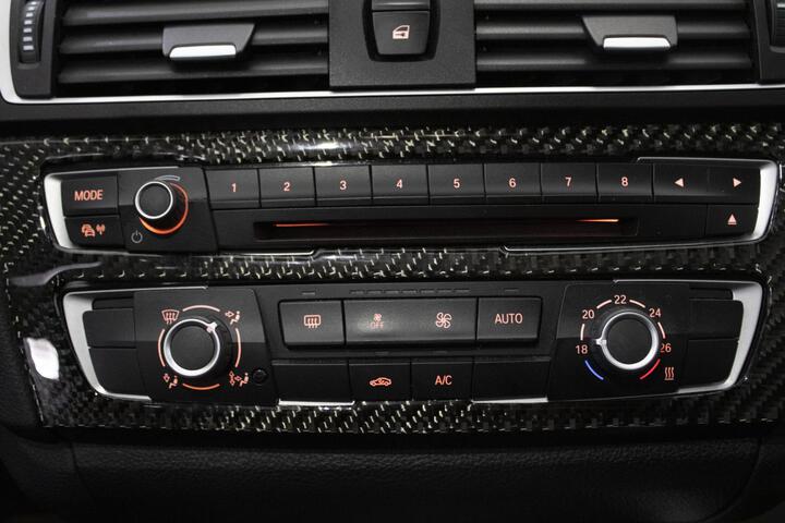 Inside Serie 1 F21 3p. Diesel  Platinsilber