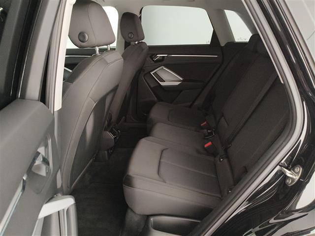 AUDI Q3 II 2018 00187932_VO38023507