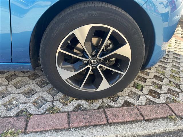 RENAULT ZOE 04819805_VO38013042