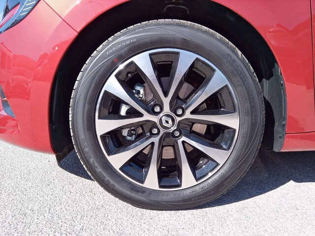Outside  Clio  rojo deseo