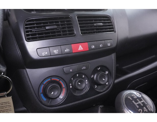 Inside Combo Combi Diesel  Plata
