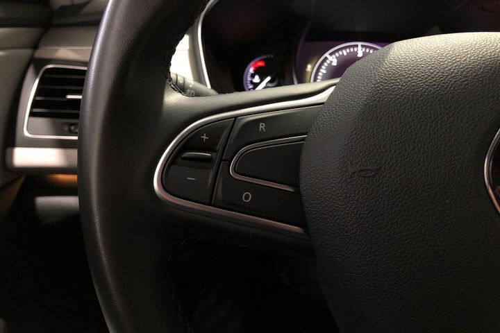Inside Talisman Sport Tourer Diesel  Gris