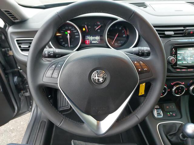 Außenausstattung Giulietta Alfa-White           grau