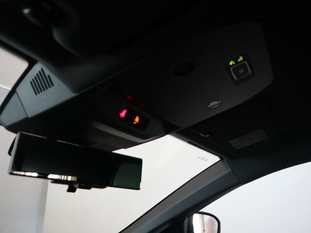 Inside  MEGANE E-TECH 100% ELÉCTRICO  carrocería rojo des