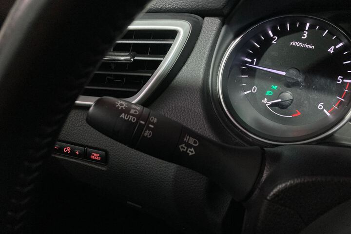 Inside Qashqai Diesel  Gris