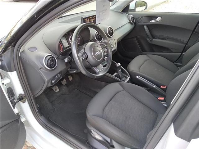 AUDI A1 01282118_VO38043211