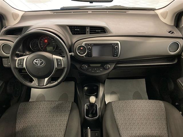 TOYOTA Yaris 00014618_VO38013022