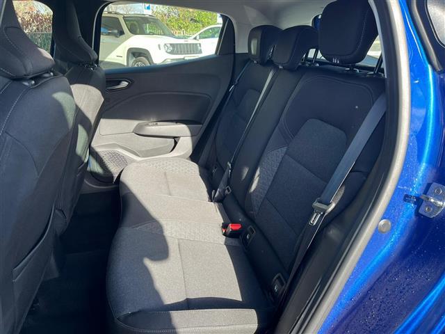 RENAULT Clio 02640766_VO38043366