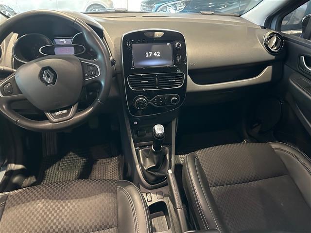 RENAULT Clio Sporter 04823502_VO38013042