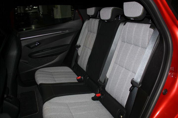 Inside Mégane Eléctrico  Rojo Deseo con techo