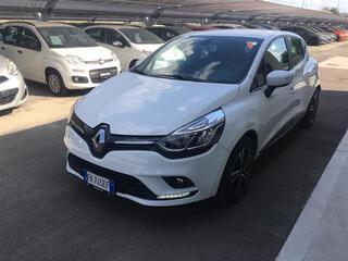 RENAULT Clio 00957660_VO38013322