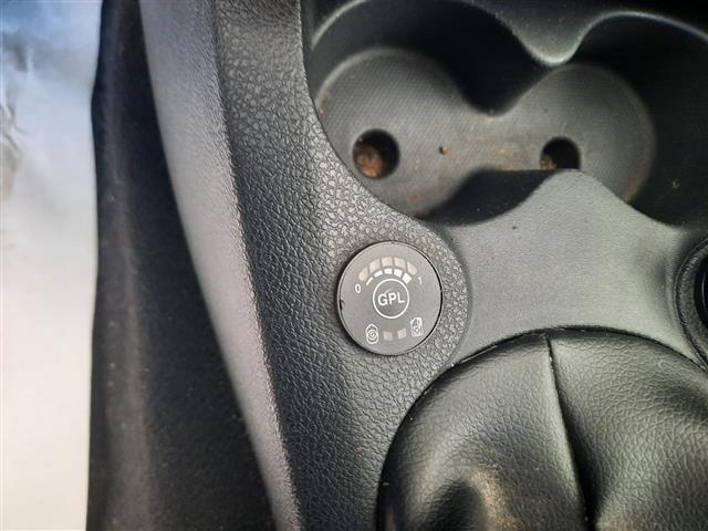 DACIA Sandero 02639432_VO38043366