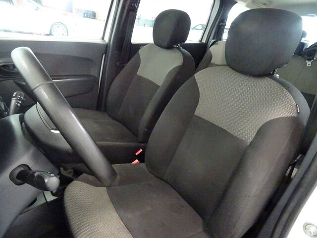 Inside Lodgy  BLANCO