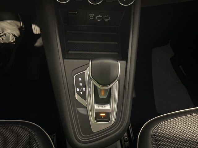 Inside Captur Híbrido Enchufable  Naranja Atakama con 