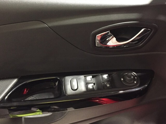 Inside Captur  Rojo Deseo con techo