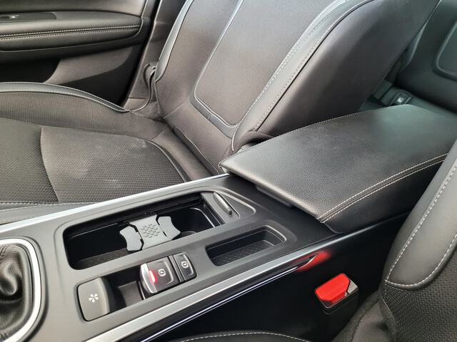 Inside Mégane Sport Tourer  Gris oscuro