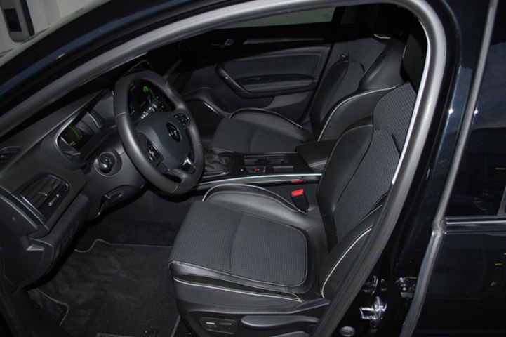 Außenausstattung Megane BLACK-PEARL                                        schwarz